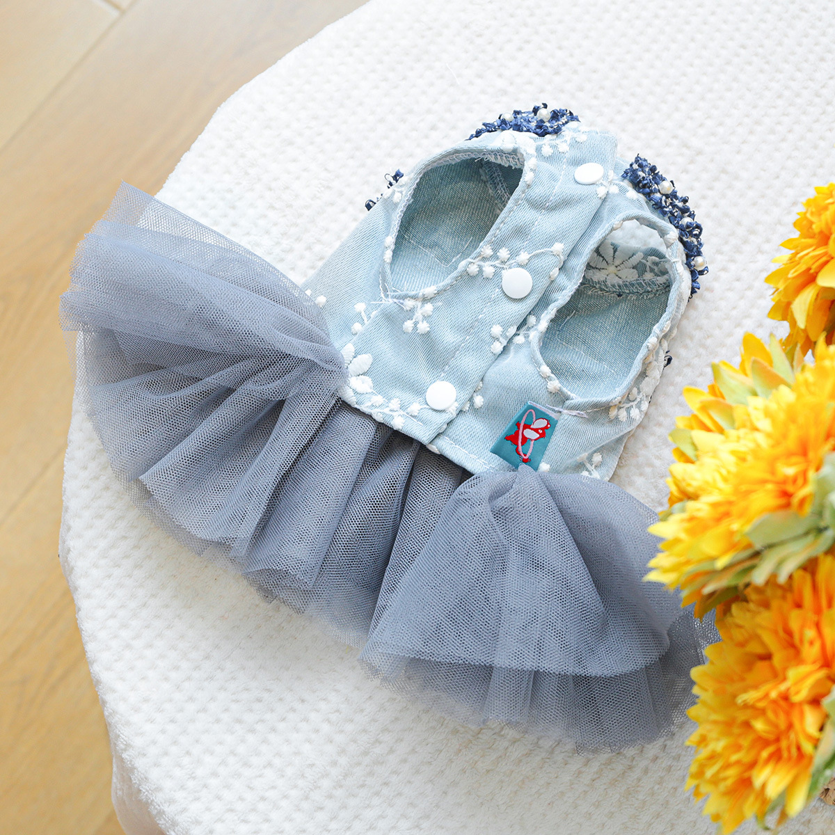 Graublaues Tweedkleid detail