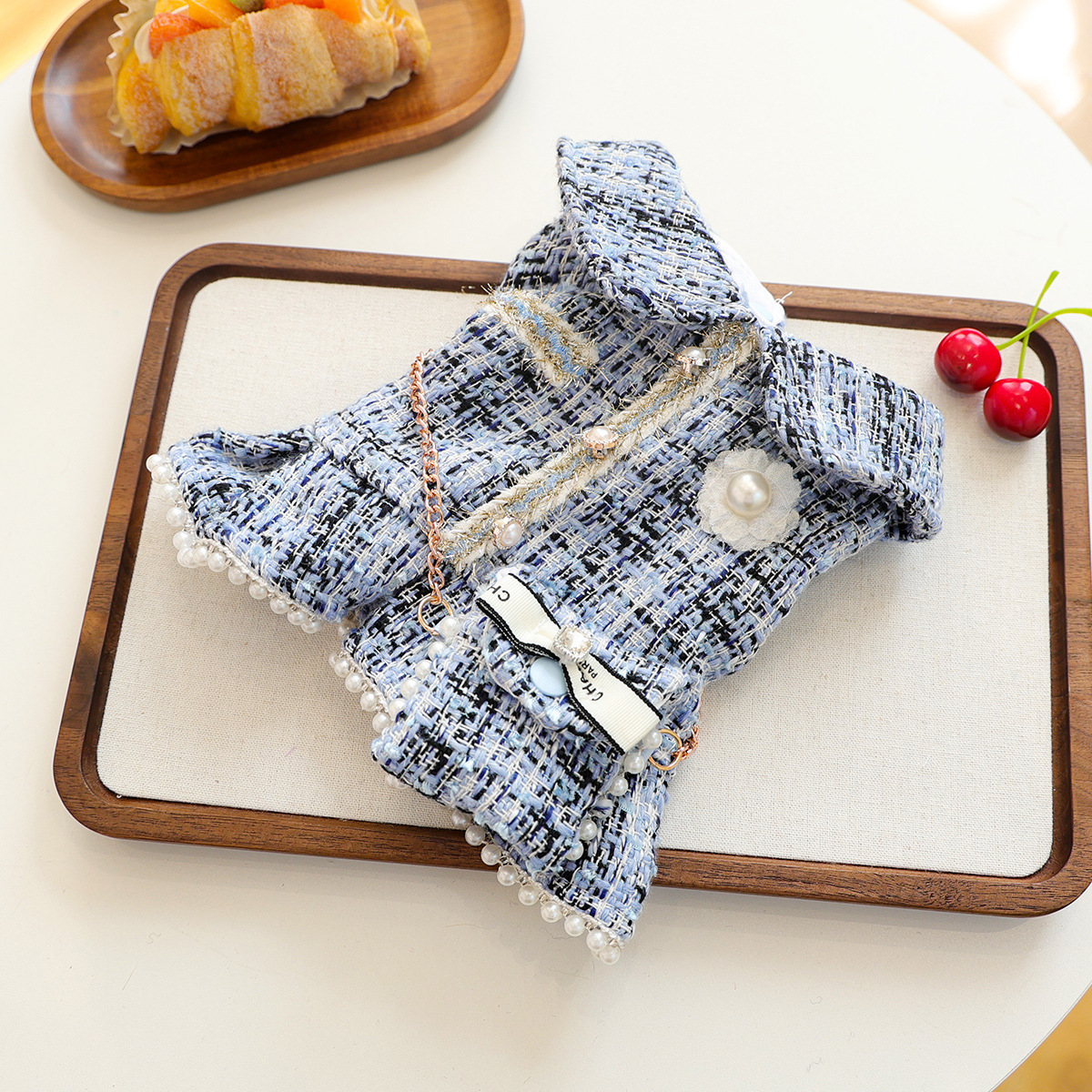 Graublaues Tweedkleid detail
